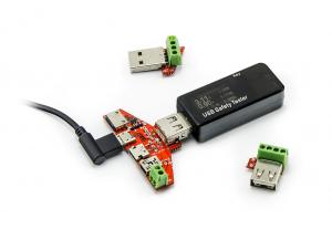 USB tester s redukcemi Lightning, USB-C, mini a micro USB, 3-30V, 0-5A