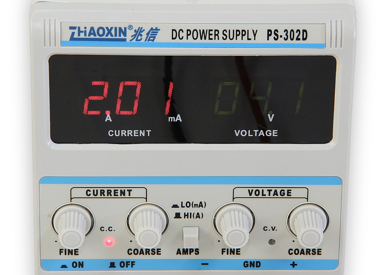Přesný laboratorní zdroj PS-302D 0-30V/2A