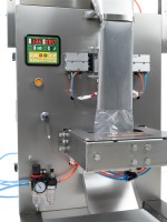 Pneumatický vertikální balicí stroj XT500 s dávkovačem sypkých materiálů a balením do ochranné atmosféry (MAP) 10–500g